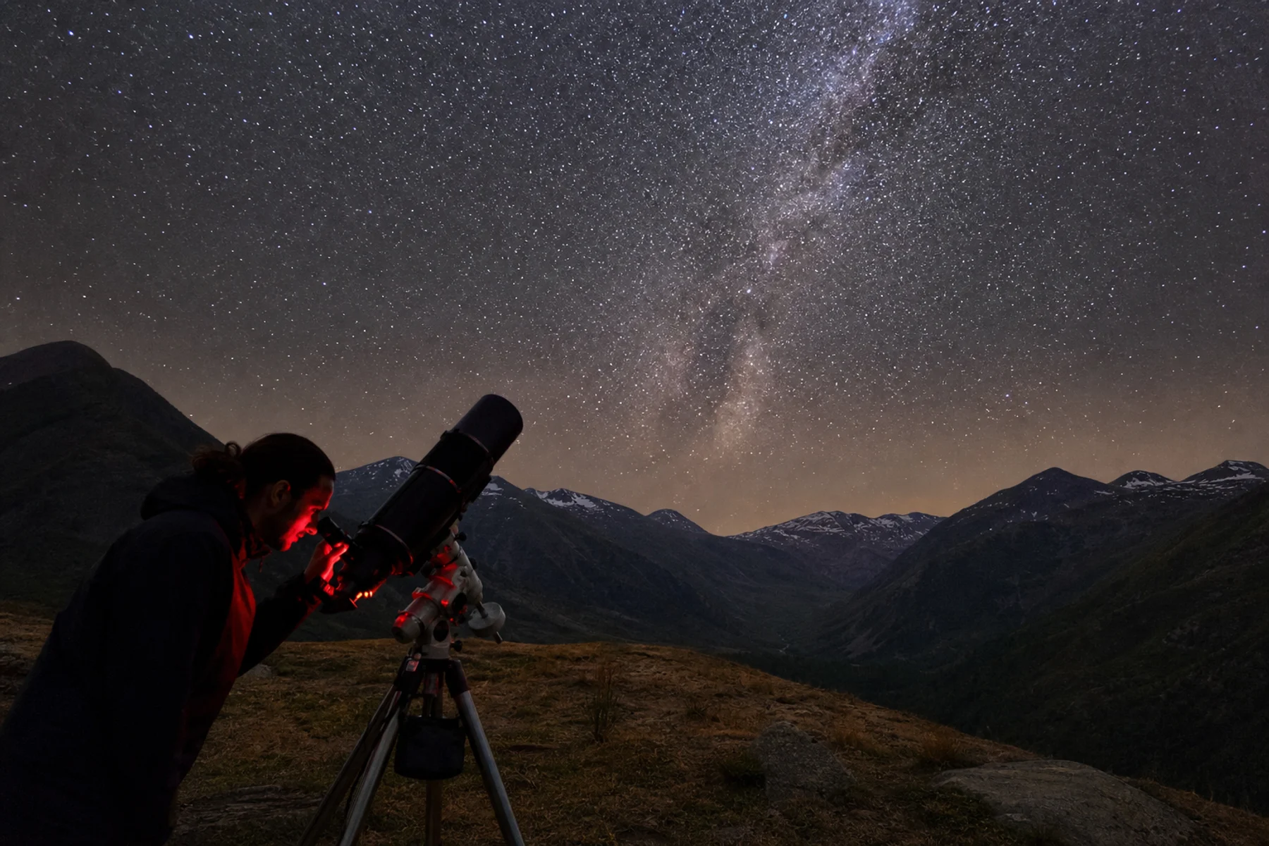 Equipo de observación astronómica en el Val d'Aran