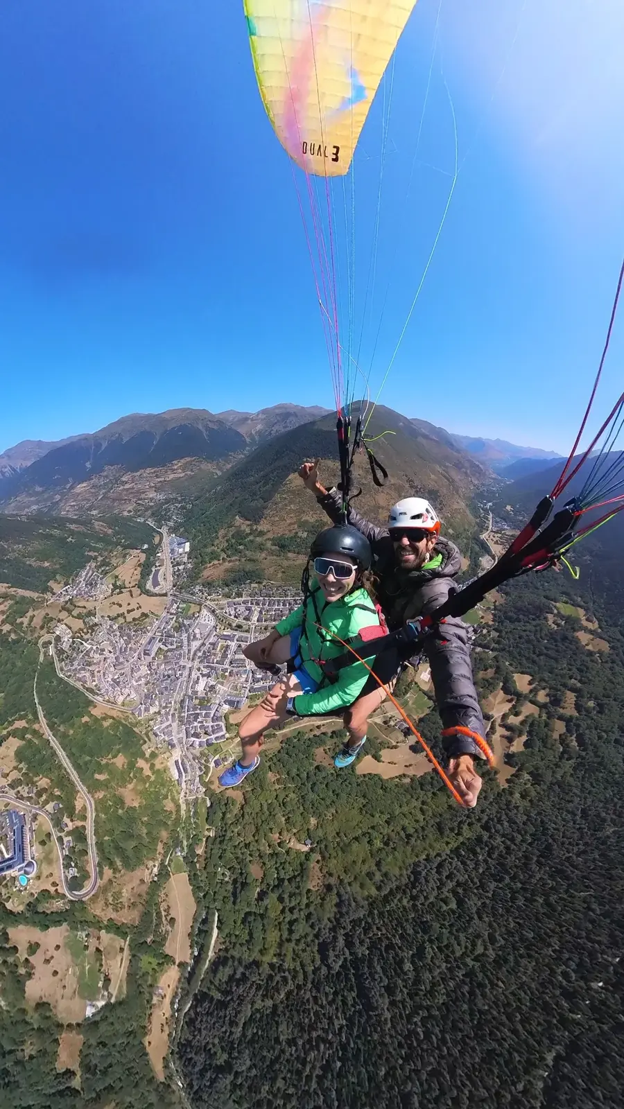 Pau Conangla, piloto de parapente de Ecotour en Val d'Aran