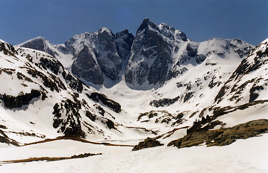 Cara norte del Vignemale, con el couloir de Gaube, nevada
