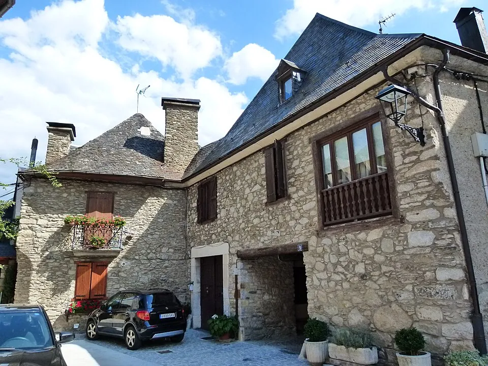 Casas con ventanales renacentistas — referencia visual de patrimonio
