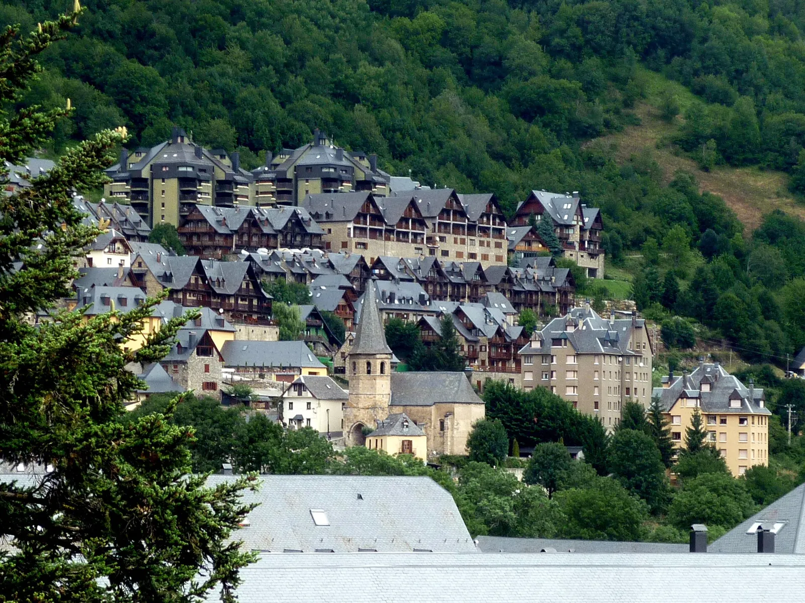 Gausac — referencia visual de patrimonio
