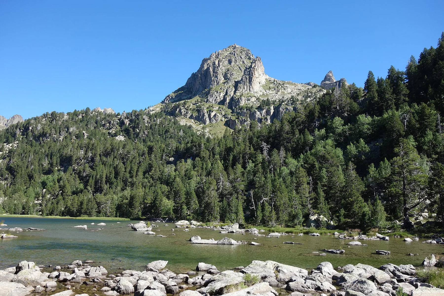 Estany de Ratera en el Parque Nacional de Aigüestortes