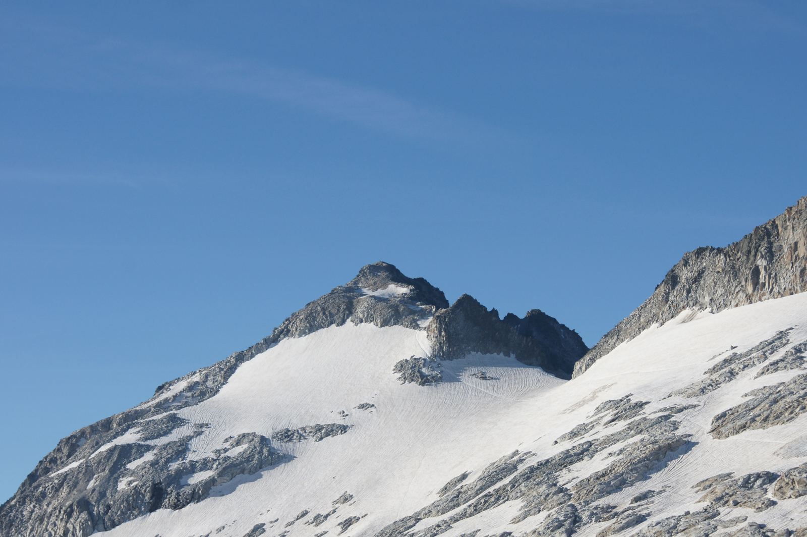 Glaciar y cumbre del Aneto vistos desde el Portillón Superior