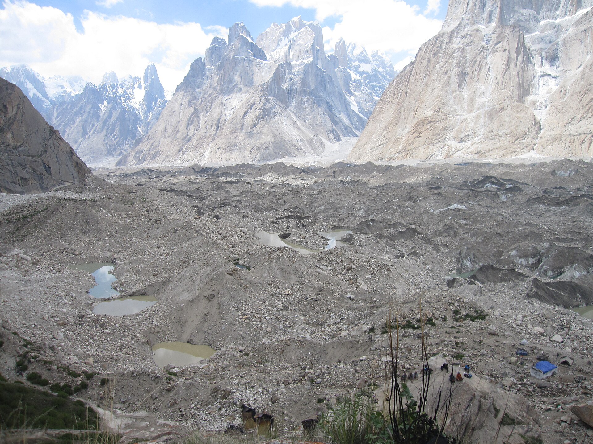 Torres de Trango vistas desde el campamento de Urdukas, glaciar Baltoro