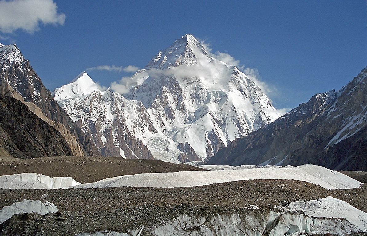 El K2 (8.611 m) visto desde el glaciar Baltoro camino de Concordia, Karakoram