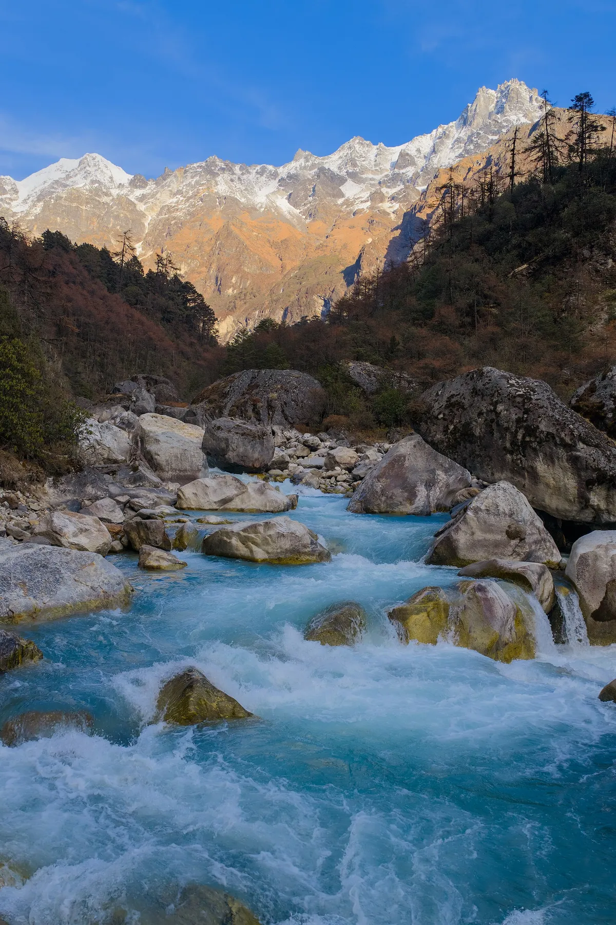 Gyabla a Ghunsa (3.595 m)