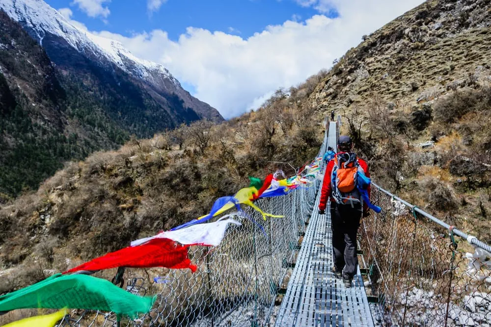 Puente en el valle del Langtang