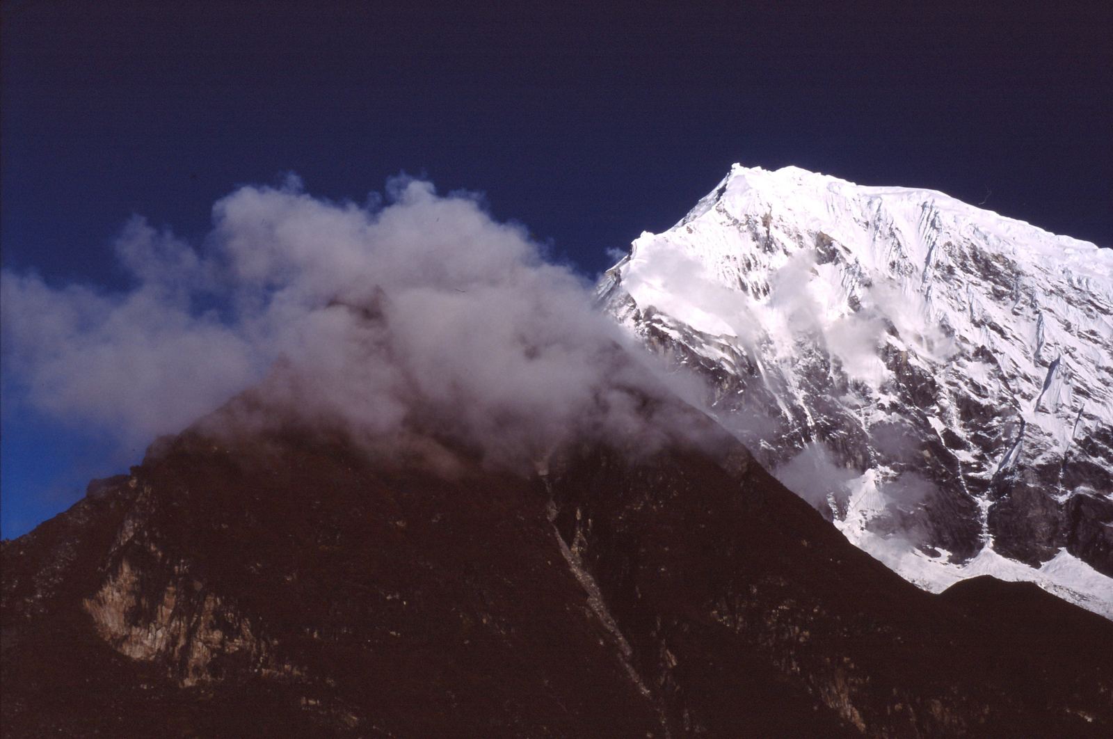 El Langtang Lirung con las primeras luces