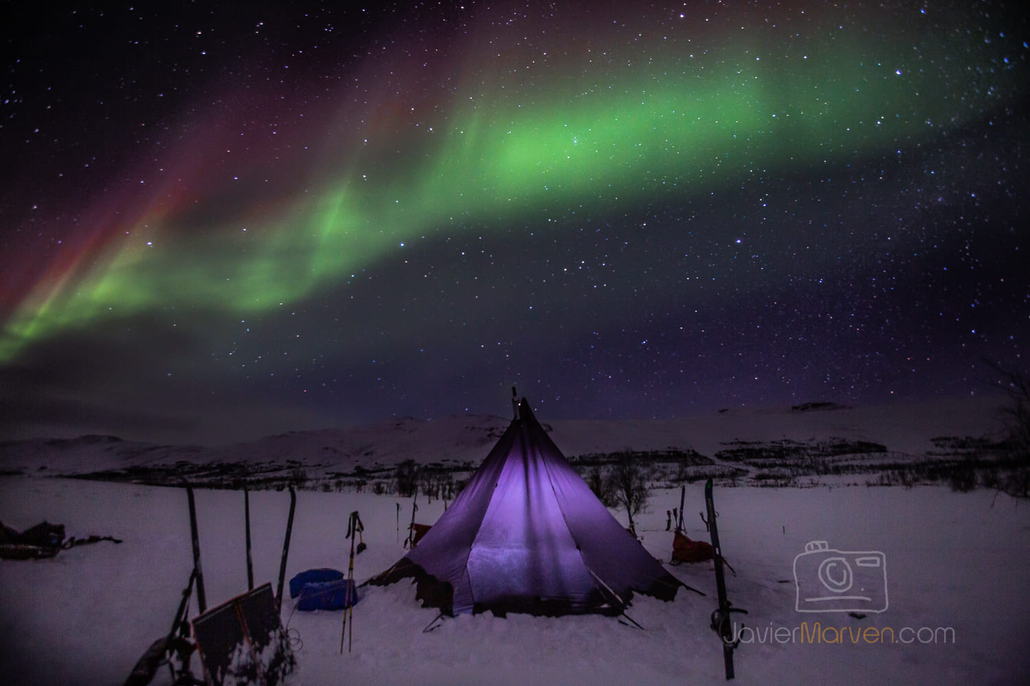 Tipi y campamento artico en Laponia