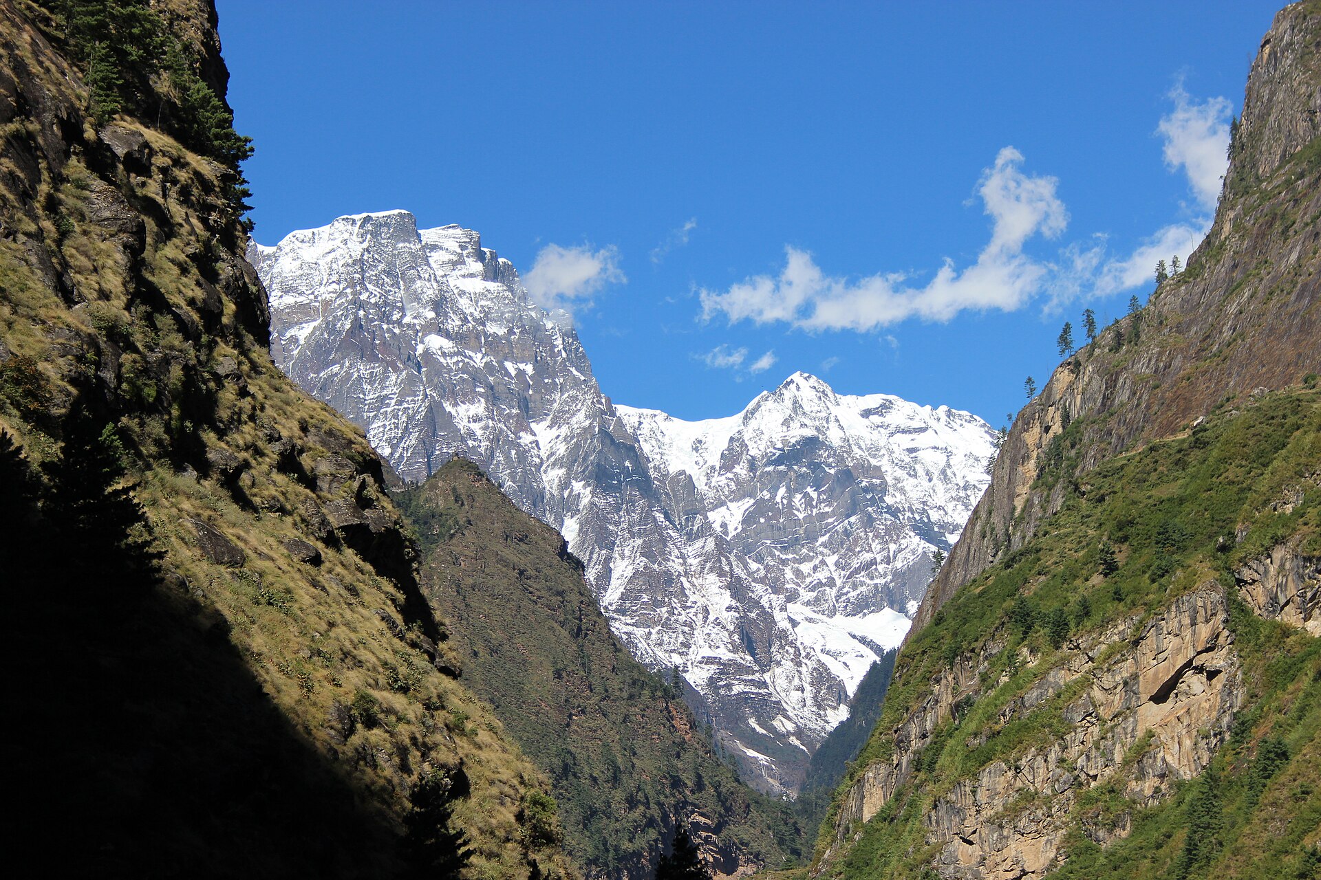 Katmandú - Machha Khola (930 m)