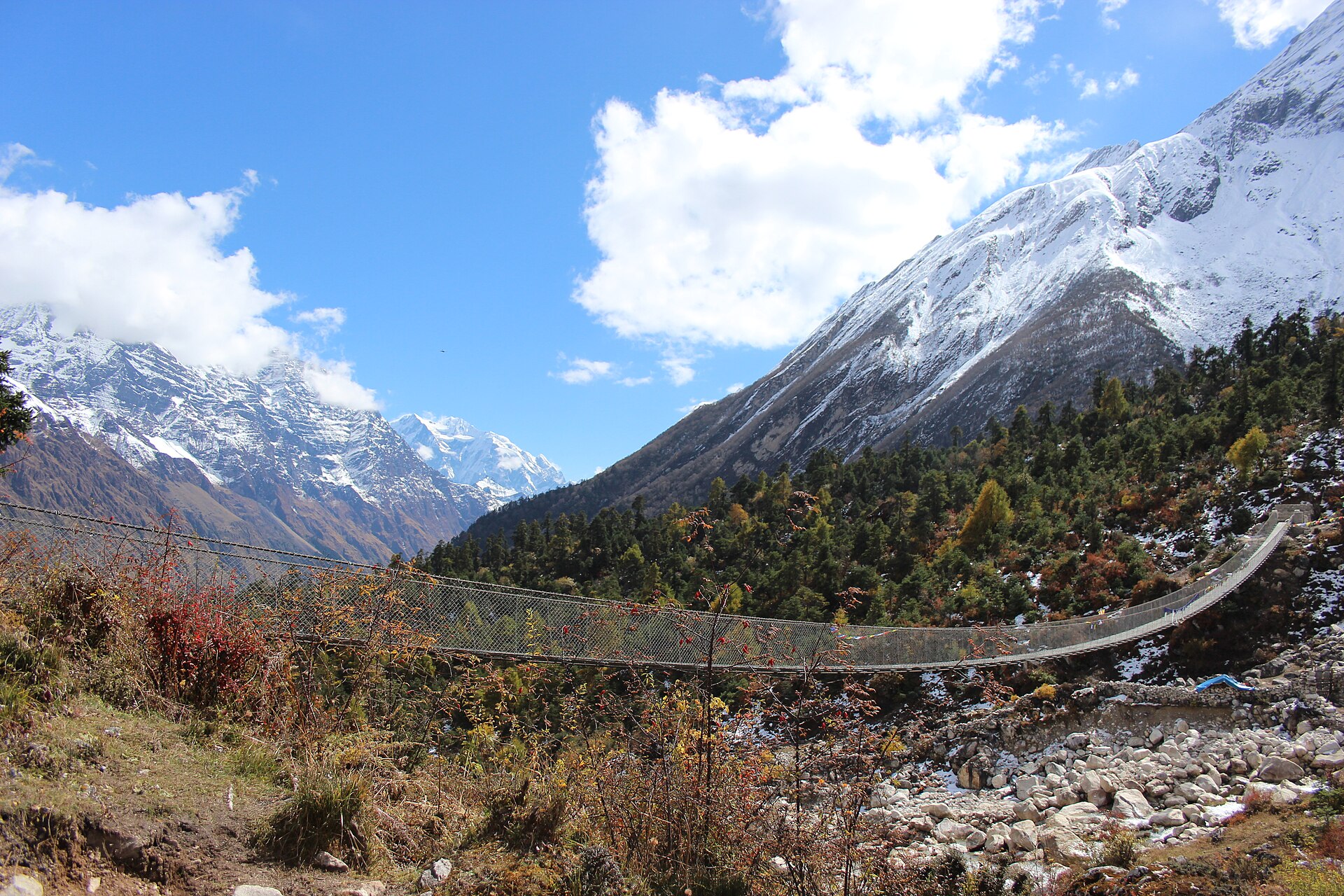 Puente en trekking del Manaslu