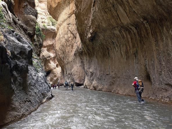 Cañón de río en el Atlas Central marroquí