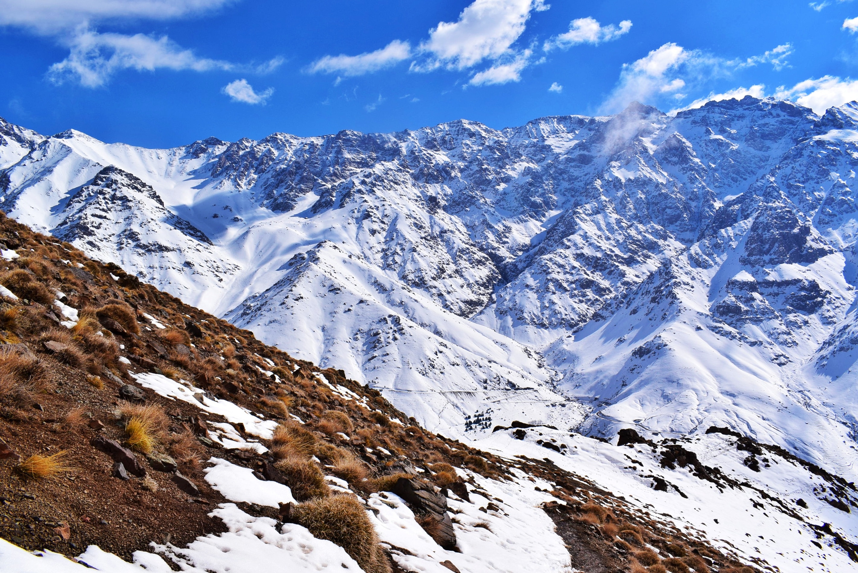Valle de montaña en el Alto Atlas