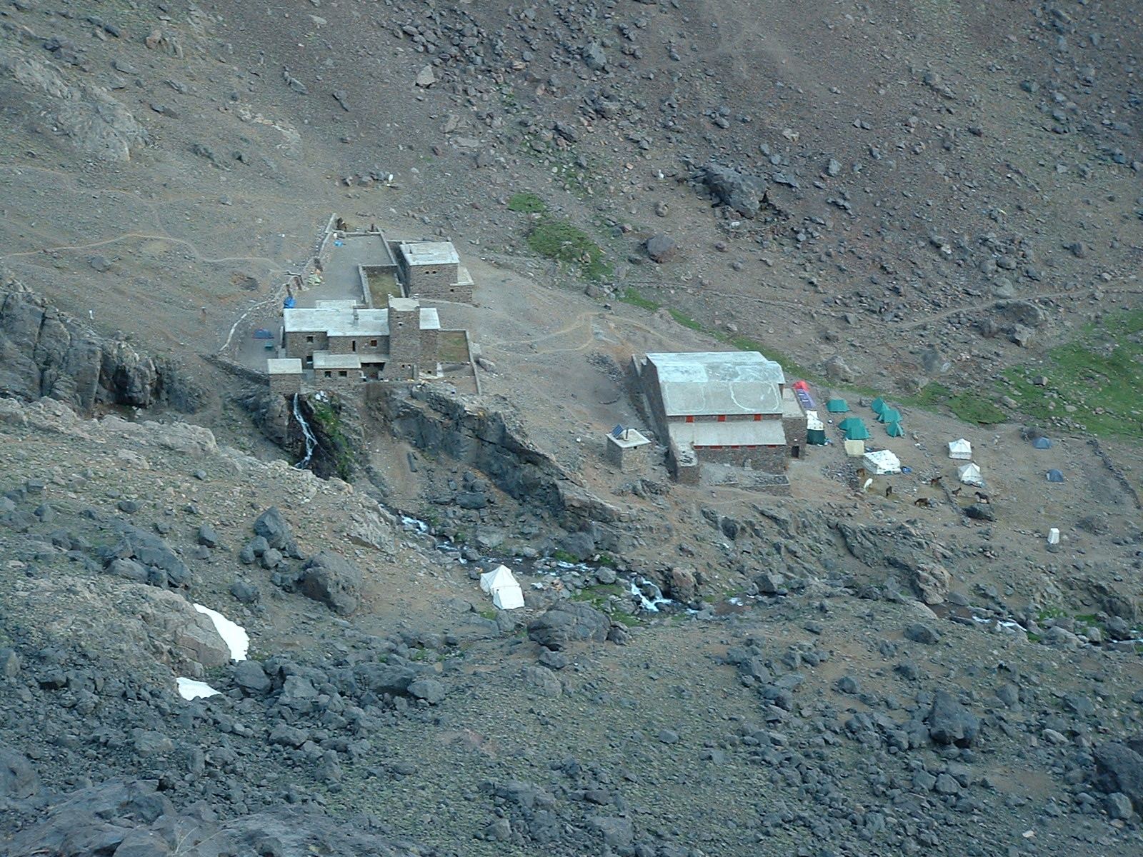 Refugio y montaña