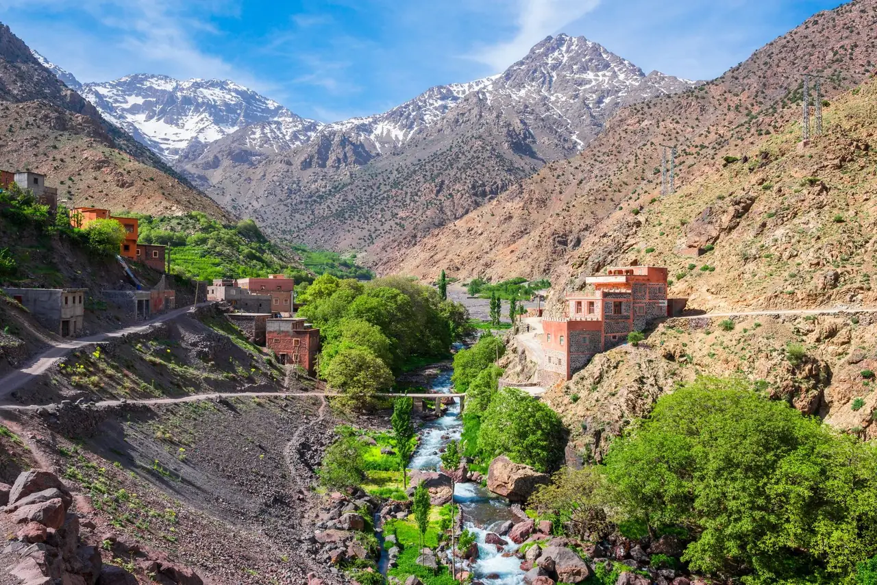 Cordillera del Alto Atlas en Marruecos durante una ruta hacia el Toubkal