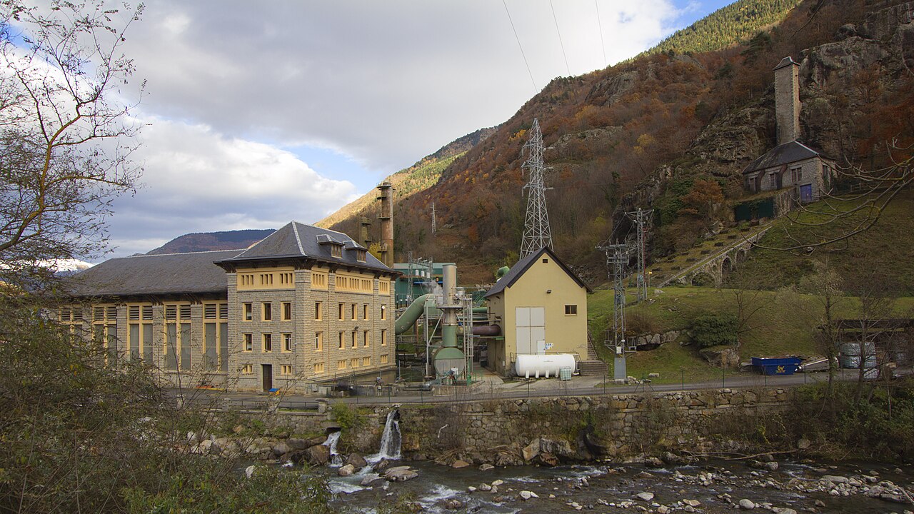 Vista del entorno real de Cledes, en Les; no muestra los pasos de la ferrata